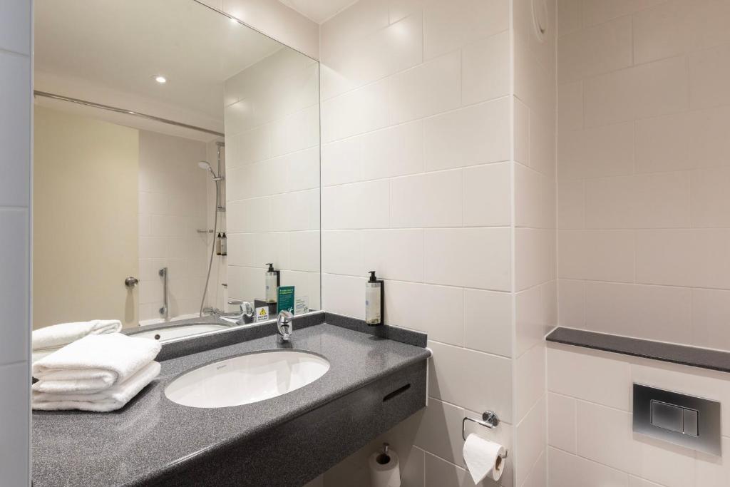 Holiday Inn London Sutton, an IHG Hotel - Queen Premium
