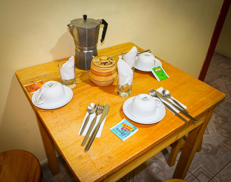 Set per la preparazione di tè e caffè presso Cusco Hawka Pacha hostal
