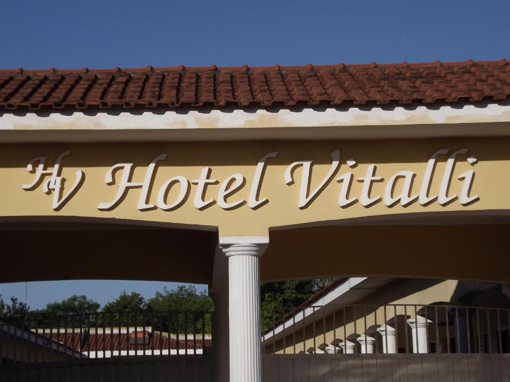 Avanhandava的住宿－維塔利酒店，维莱尔酒店建筑的标志