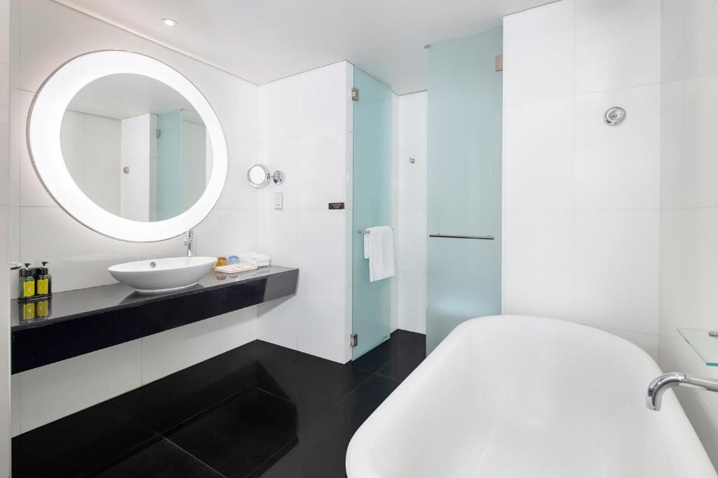 Nina Hotel Tsuen Wan West - Premier City View (Torre 2) - 2 Camas Queen