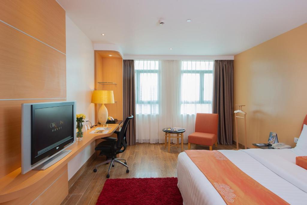 TV a/nebo společenská místnost v ubytování Fortuna Hotel Hanoi