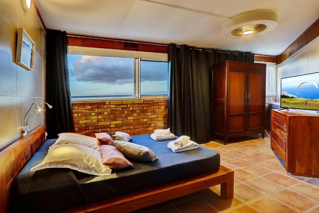 Postel nebo postele na pokoji v ubytování Vaste chambre vue mer montagne Ti Kaz Miyou 3