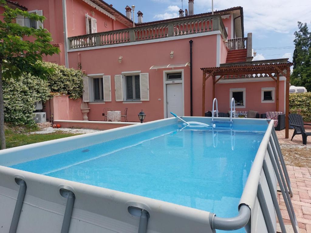 a pool in the backyard of a house at Empoli Campagna, Appartamento Indipendente con giardino 500 mq e piscina privati in Empoli