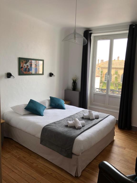 Postel nebo postele na pokoji v ubytování Hotel Cote Basque