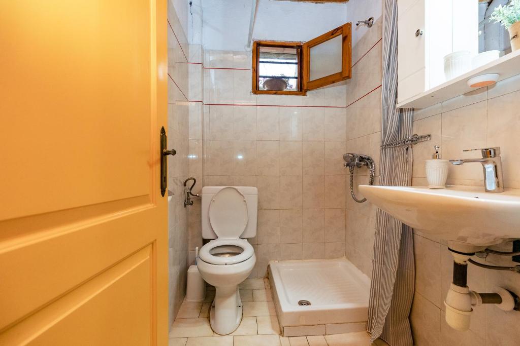 Koupelna v ubytování Halatsogiannis Mansion