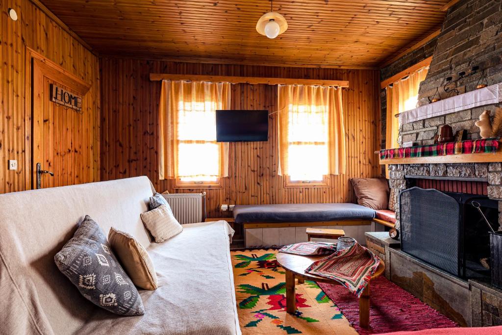 TV a/nebo společenská místnost v ubytování Halatsogiannis Mansion