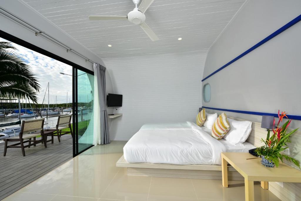 TV a/nebo společenská místnost v ubytování Krabi Boat Lagoon Resort