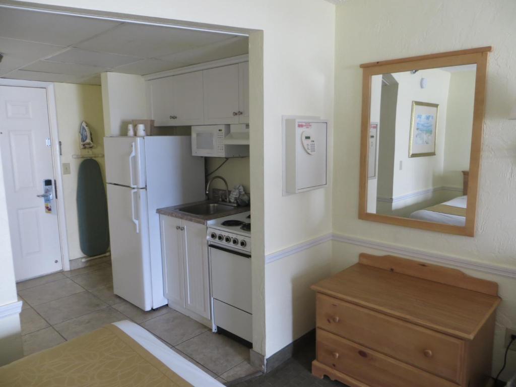 Days Inn by Wyndham Daytona Oceanfront photo
