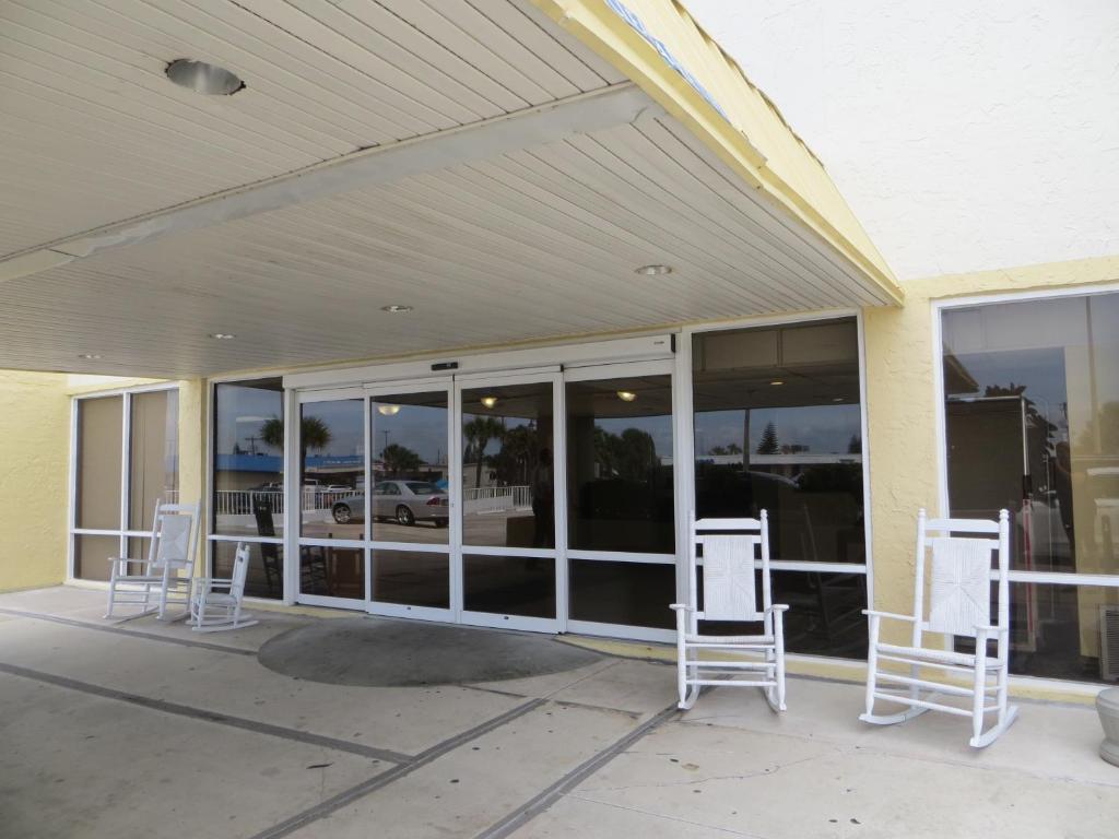 Days Inn by Wyndham Daytona Oceanfront photo