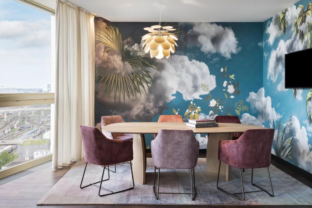 Renaissance Zurich Tower Hotel - Resim 8