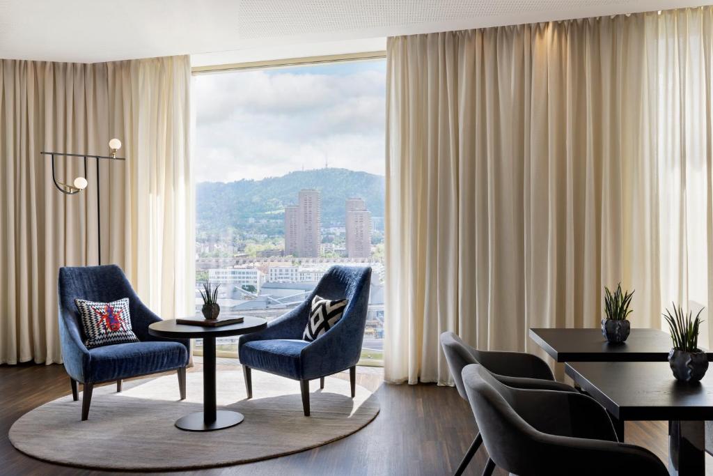 Renaissance Zurich Tower Hotel - Resim 11