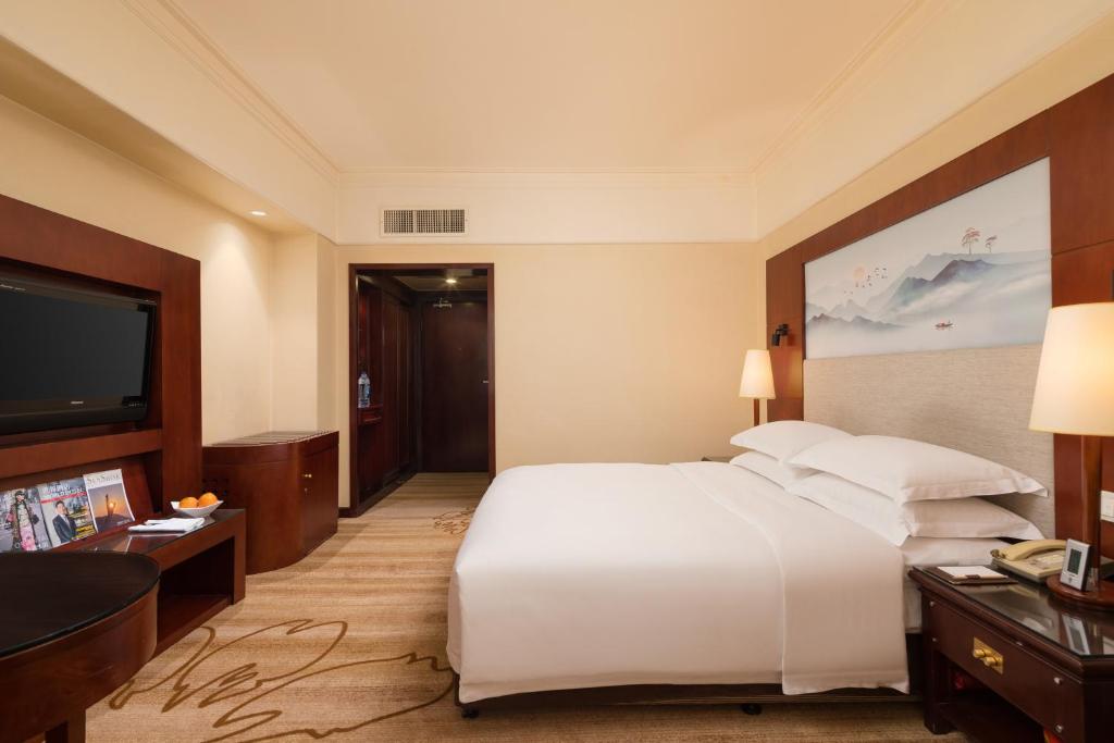 Postel nebo postele na pokoji v ubytování Shenzhen Sunshine Hotel, Luohu