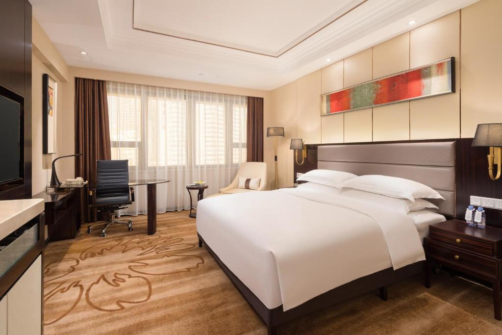 Postel nebo postele na pokoji v ubytování Shenzhen Sunshine Hotel, Luohu