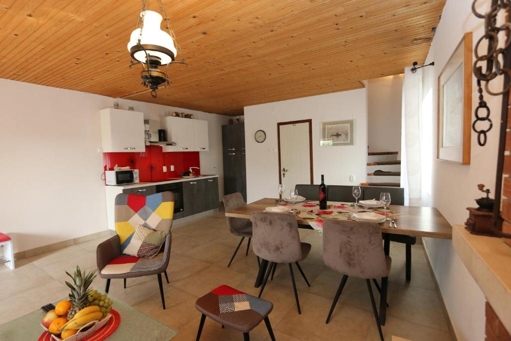 Kuchnia lub aneks kuchenny w obiekcie House Zbasnik