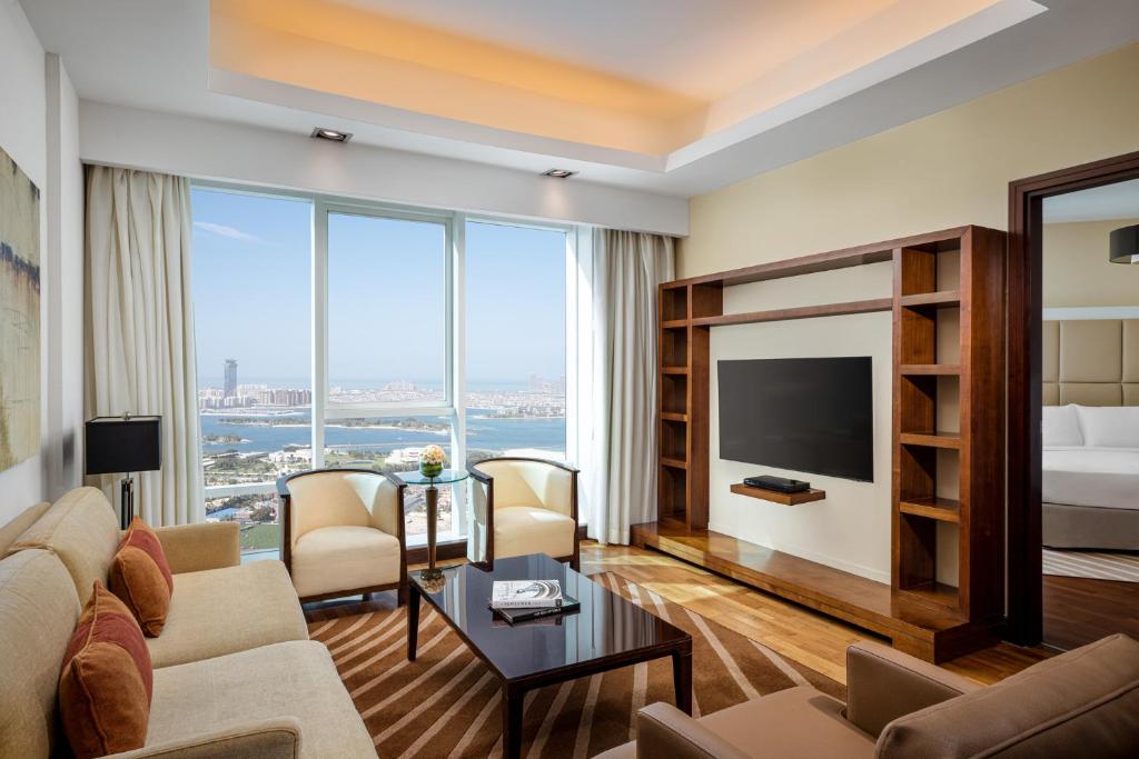 
Deluxe One Bedroom Sea View Apartment - Complimentary Transfer to Mall of the Emirates, Insurance Market Metro Station & Jumeirah Beach
