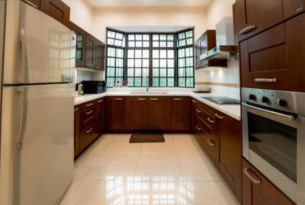 English Style Villa Karaoke Pool, Batu Ferringhi (updated prices 2024)