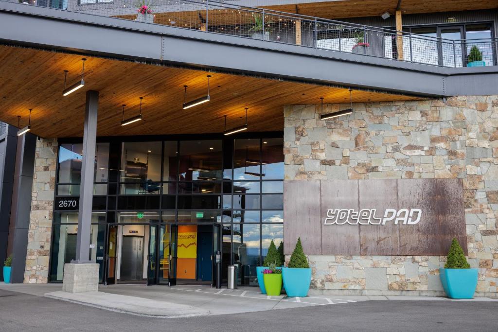 Modern ski in and out condo hotel at YotelPAD - Studio Apartment