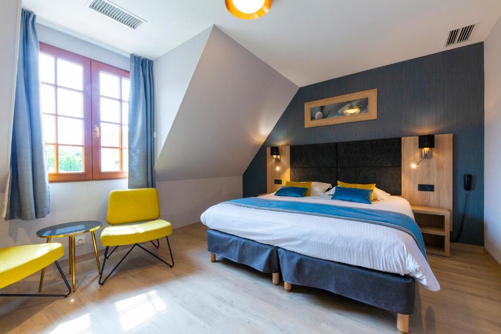 Кровать или кровати в номере Hôtel L'Escale - Piscine & SPA