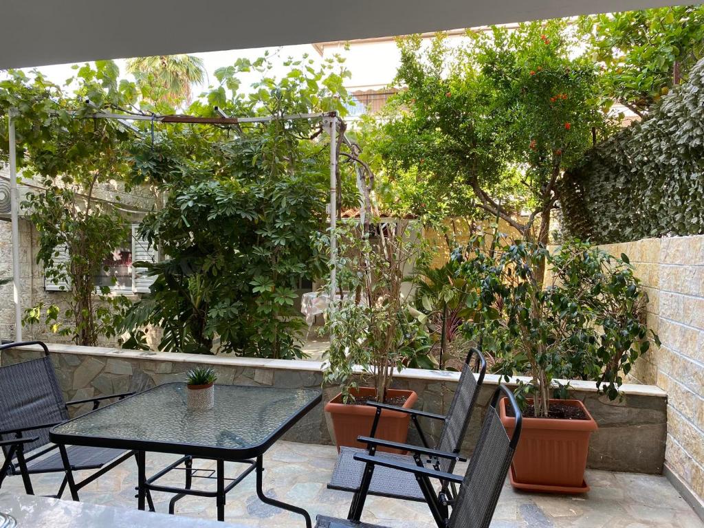 Κήπος έξω από το Garden View Apartment