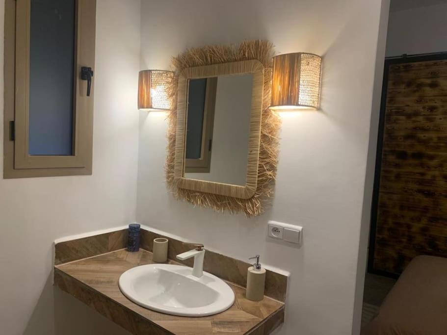 a bathroom with a sink and a mirror at Magnifique villa sans vis-à-vis • Marrakech in Marrakech