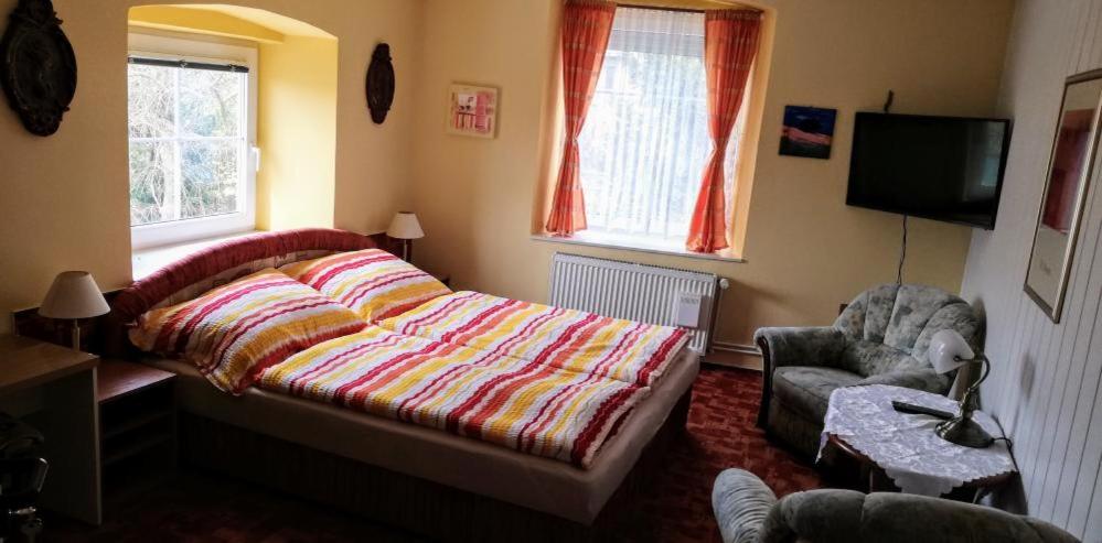 Postel nebo postele na pokoji v ubytování penzion U Soudu