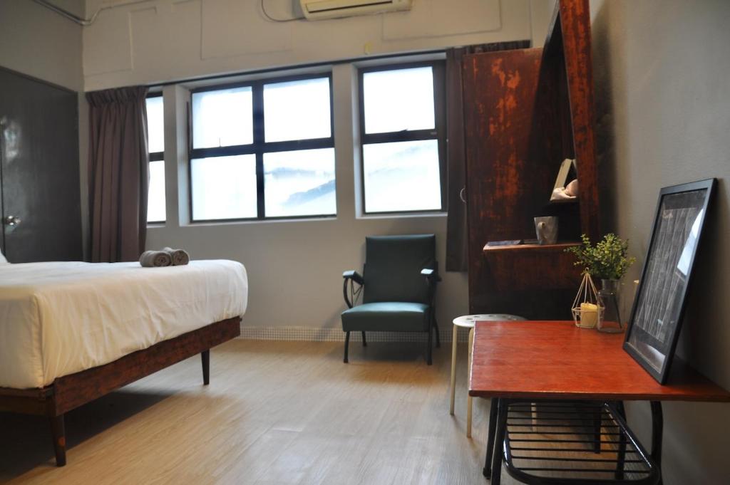 Postel nebo postele na pokoji v ubytování GRAYHAUS INN Ipoh