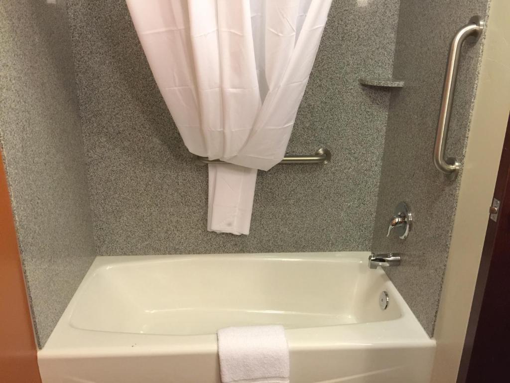 Sleep Inn & Suites Page at Lake Powell - バルコニー付きキングルーム - 非喫煙