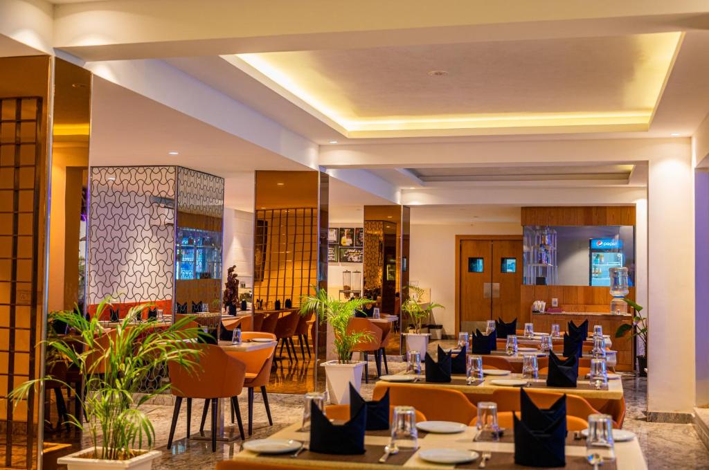 Restaurace v ubytování La Oasis by Meraden ,Goa