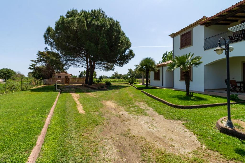 Zahrada ubytování Museddu Beach Residence