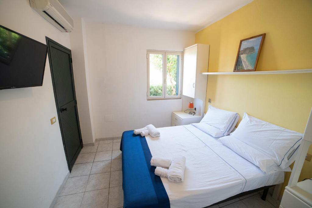 A bed or beds in a room at Residence New Paradise
