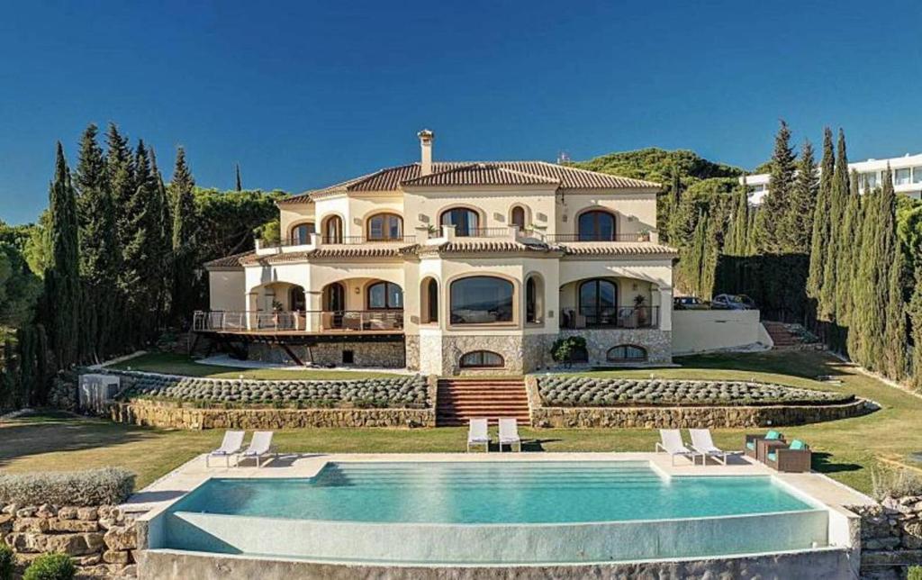 Villa Sotogrande, Sotogrande (updated prices 2024)