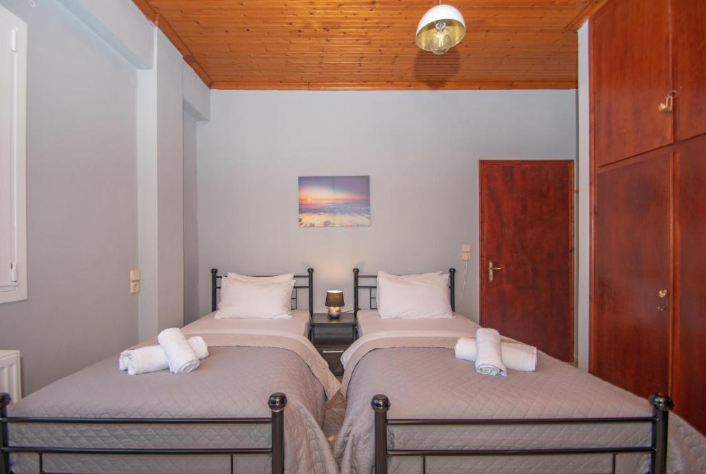A bed or beds in a room at SOHORO Forest Hill Apartment by "elite"