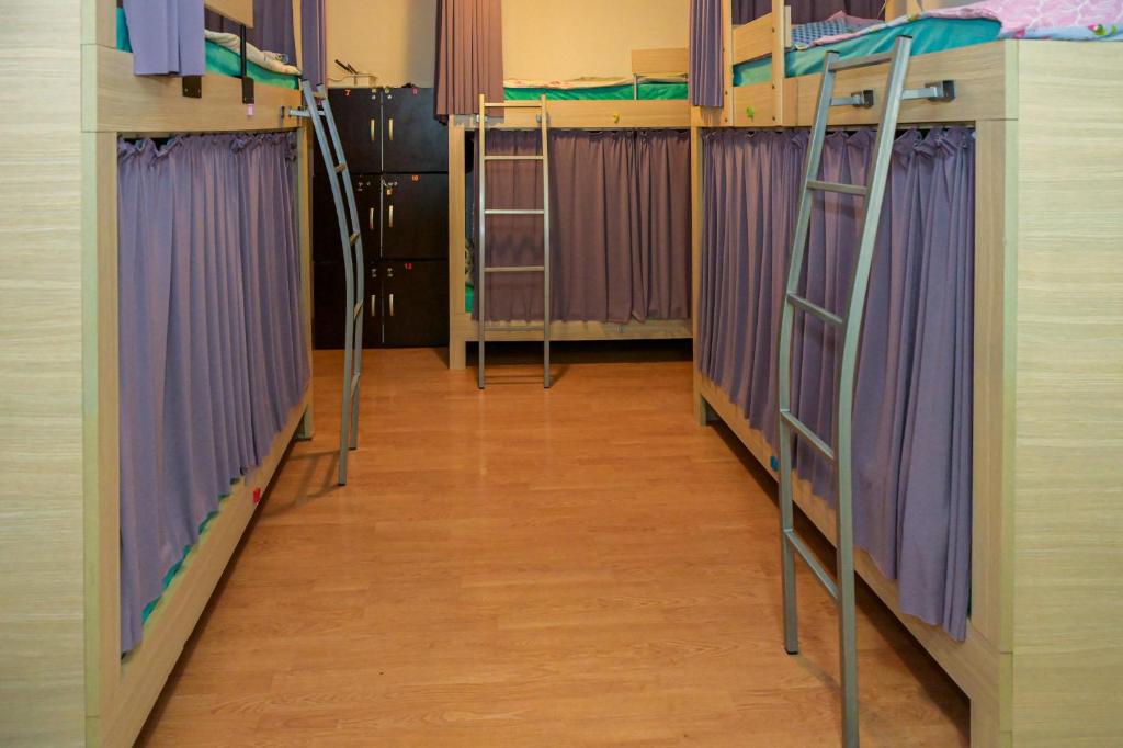 Palanda nebo palandy na pokoji v ubytování Skopje Hostel