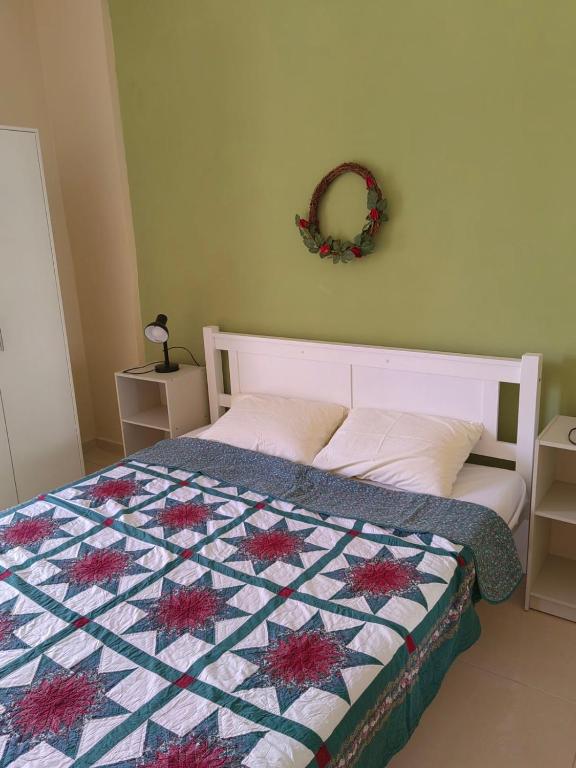 Postel nebo postele na pokoji v ubytování Central apartment in Nea Kallikratia