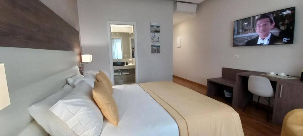 TV a/nebo společenská místnost v ubytování Orchid Luxury Suite