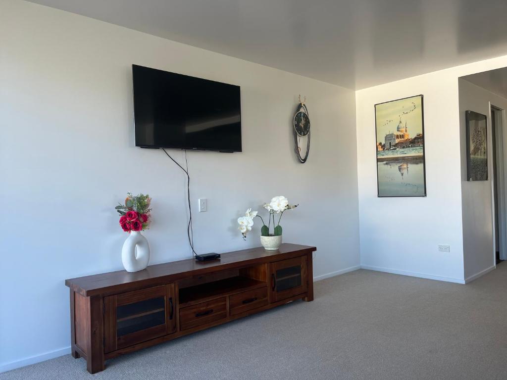 TV a/nebo společenská místnost v ubytování Blackrock Apartments Queenstown