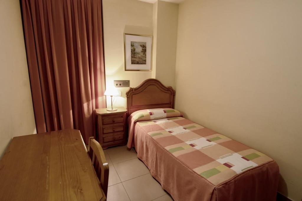 A bed or beds in a room at Pensio La Creu