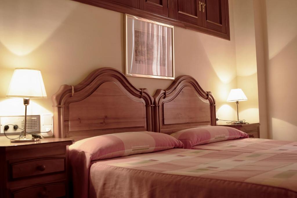 A bed or beds in a room at Pensio La Creu