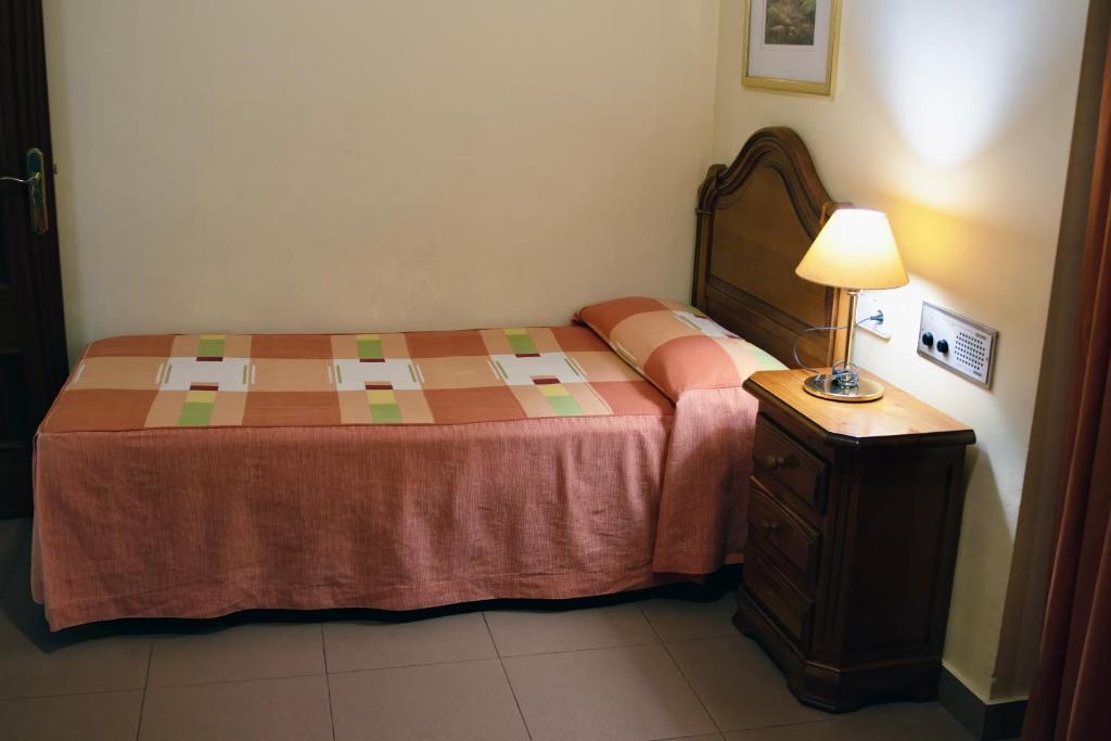 A bed or beds in a room at Pensio La Creu