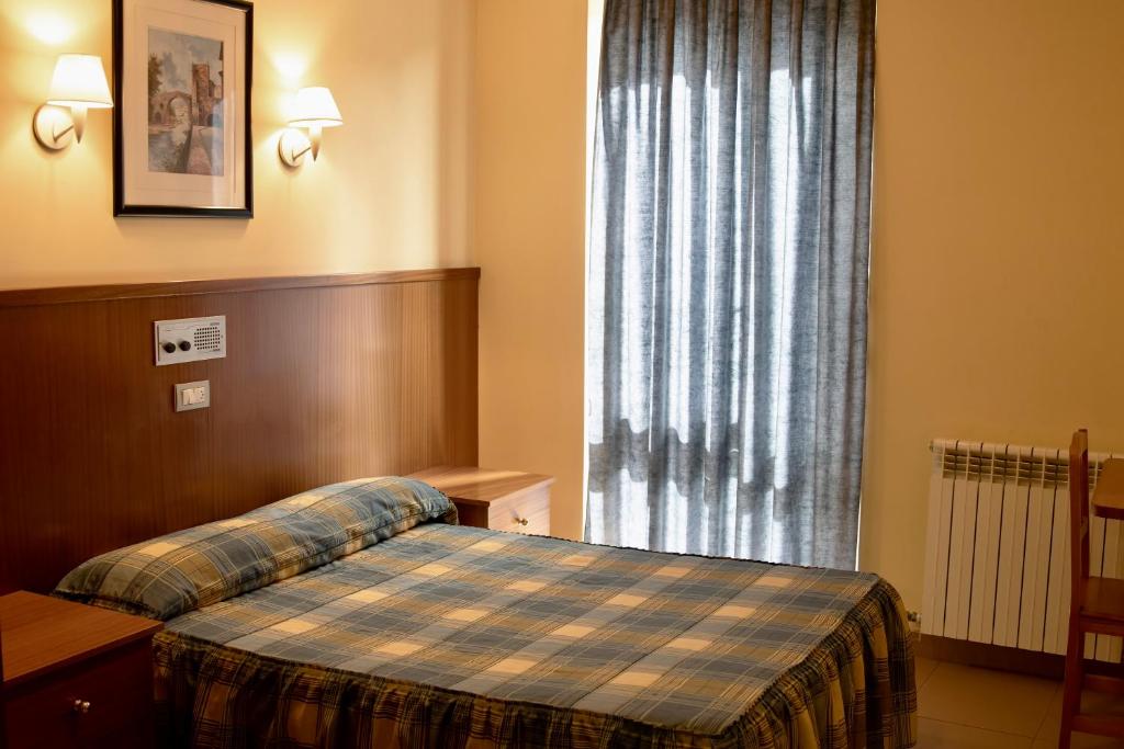 A bed or beds in a room at Pensio La Creu