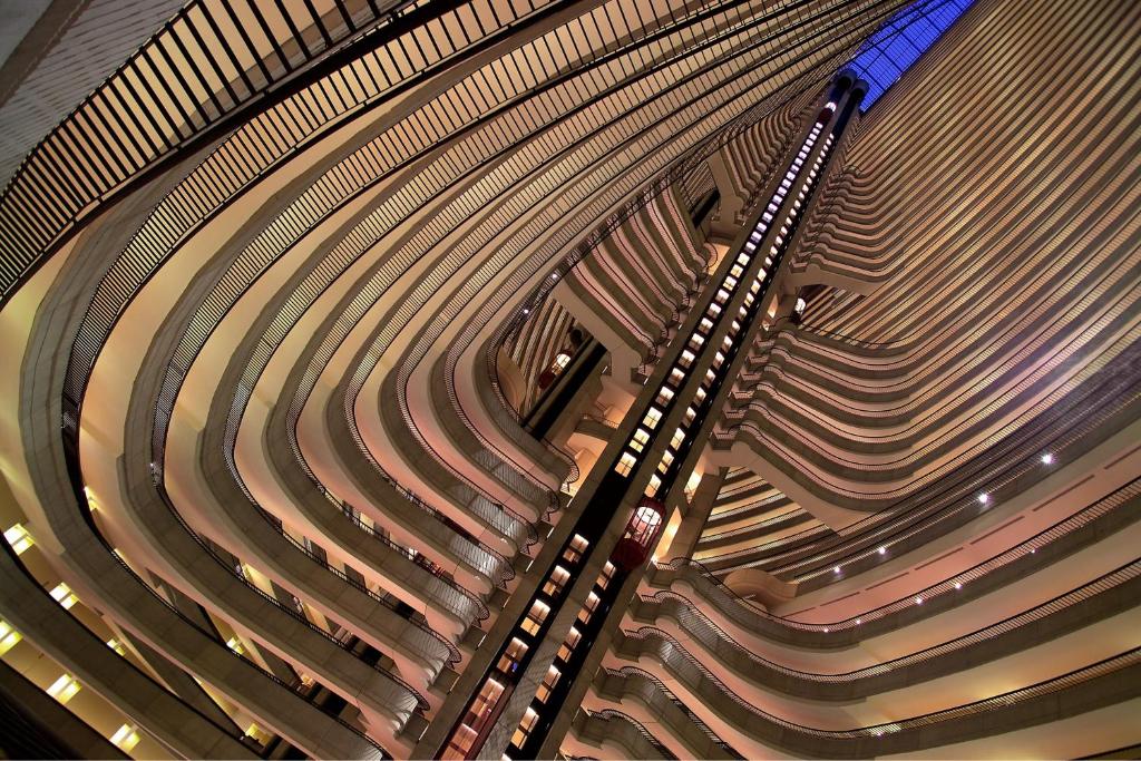 una vista de un órgano grande en un edificio en Atlanta Marriott Marquis, en Atlanta