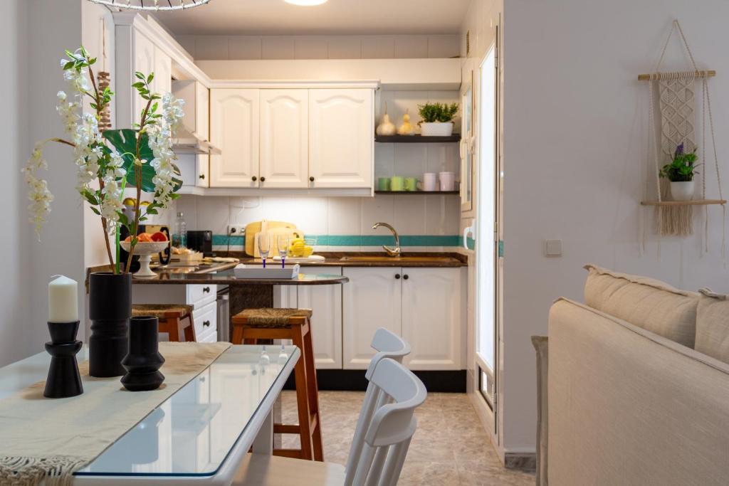 Kuchyňa alebo kuchynka v ubytovaní Apartamento puerto de Jávea Esmeralda home