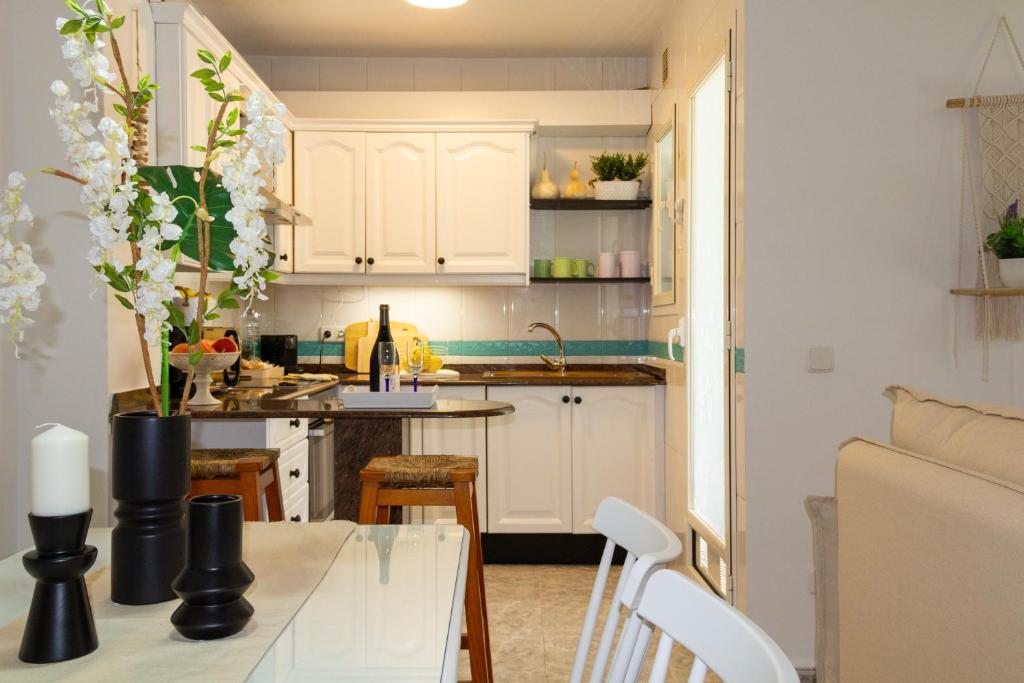 Kuchyňa alebo kuchynka v ubytovaní Apartamento puerto de Jávea Esmeralda home
