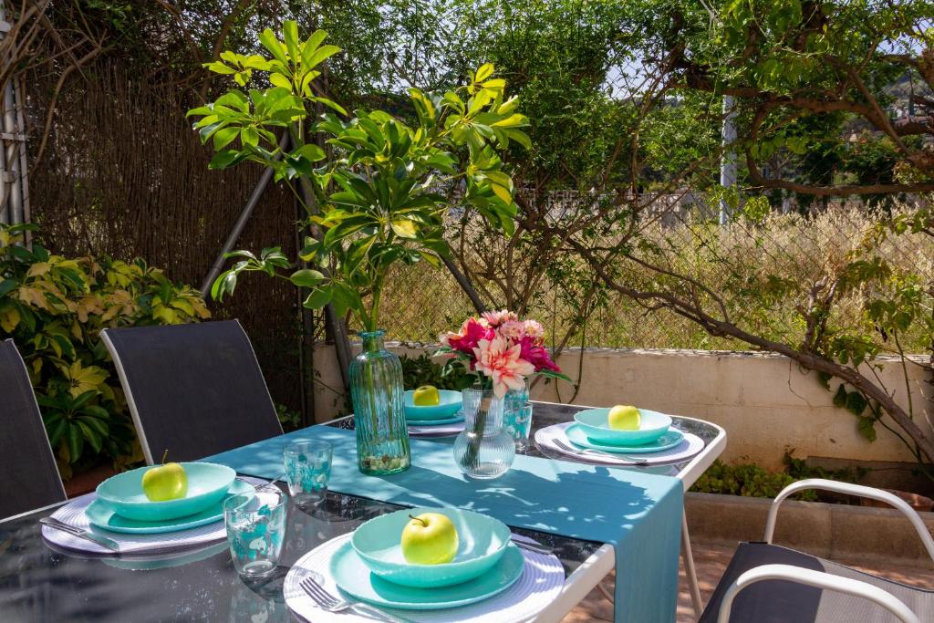 Vonkajšia záhrada v ubytovaní Apartamento puerto de Jávea Esmeralda home
