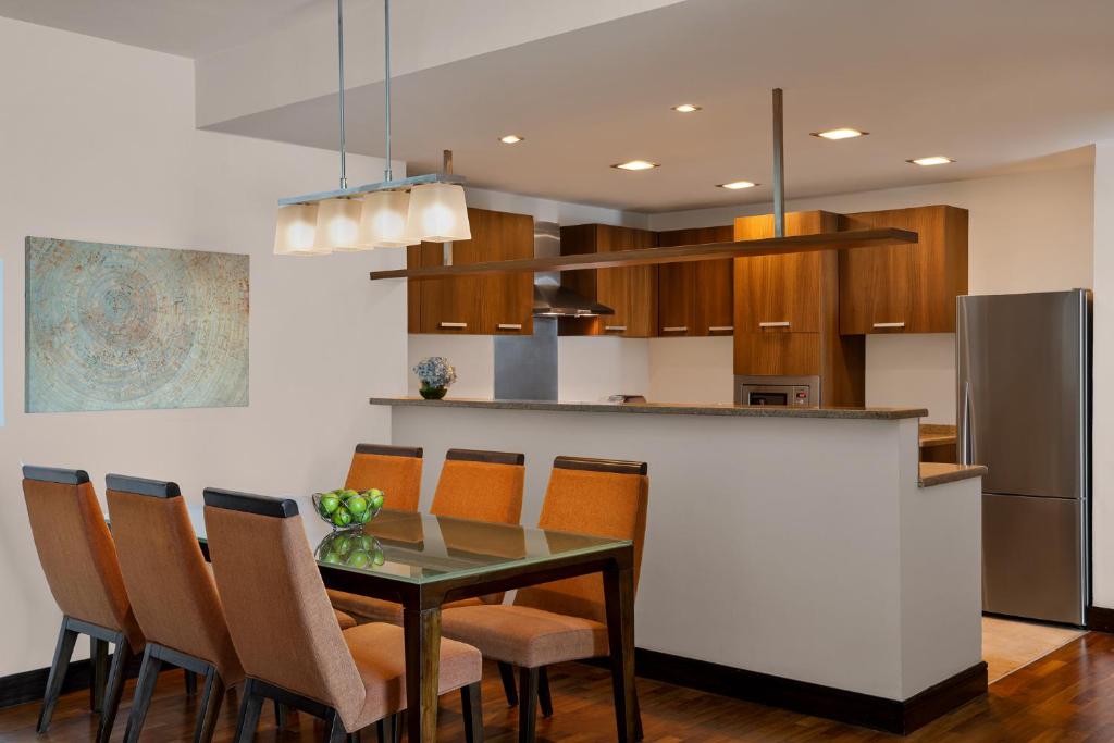 
Staycation Package - Deluxe Two Bedroom Apartment, Set Menu Dinner Included
