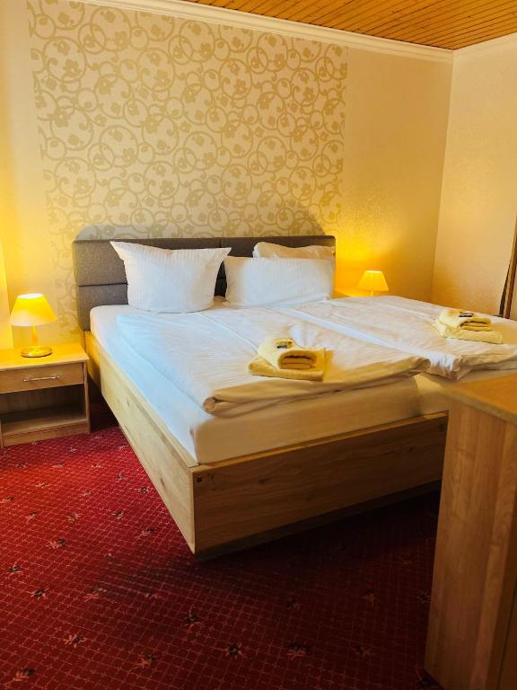 Postel nebo postele na pokoji v ubytování Gasthaus & Pension Natzke