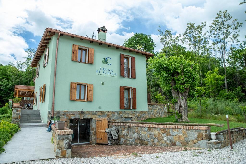 a guest house in the middle of a forest at Cruna di Subida Wine Country House in Cormòns