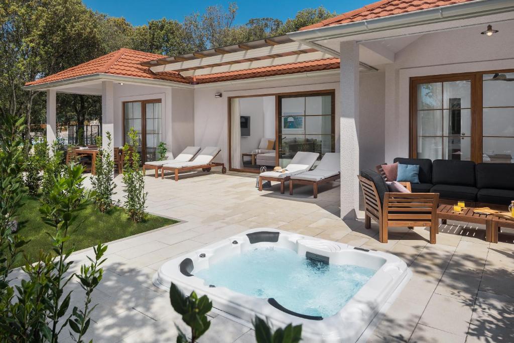 Luxury Glamping Bay Villas Porto Bus