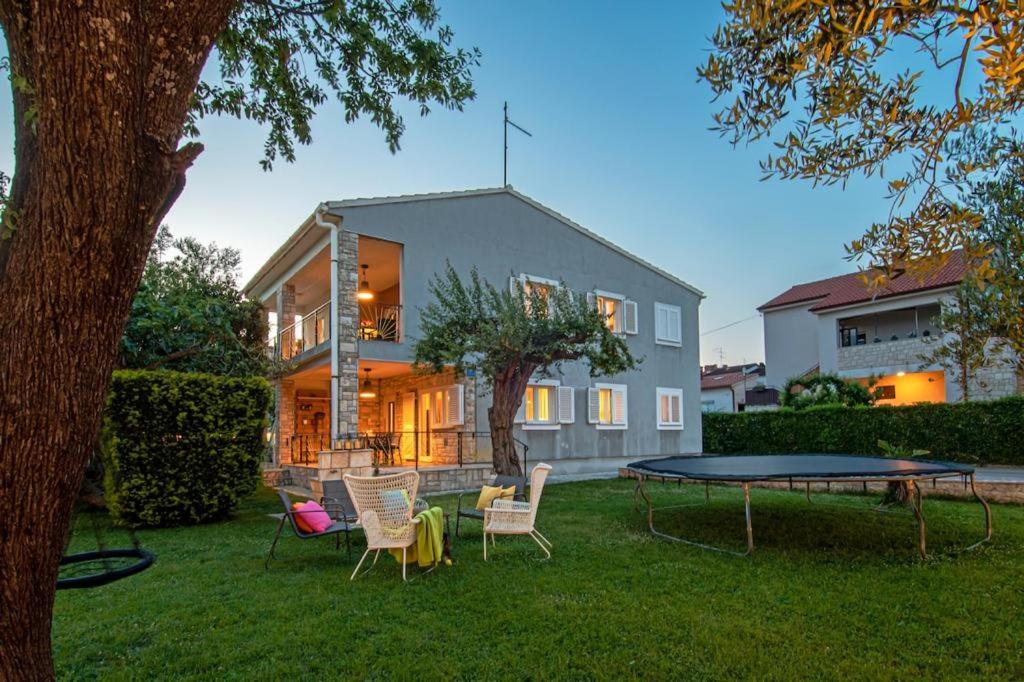 En have udenfor Villa Mari Apartment