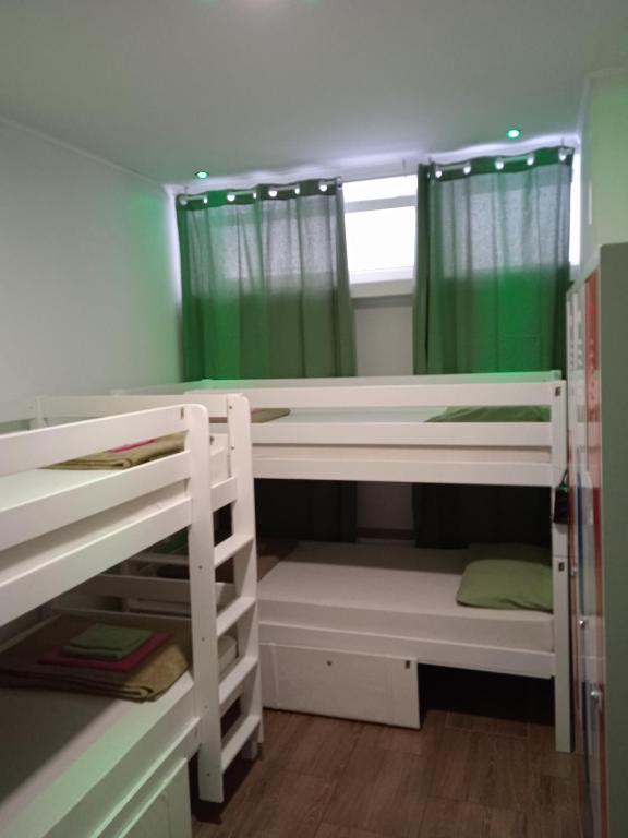 Palanda nebo palandy na pokoji v ubytování Dioklecijan delux